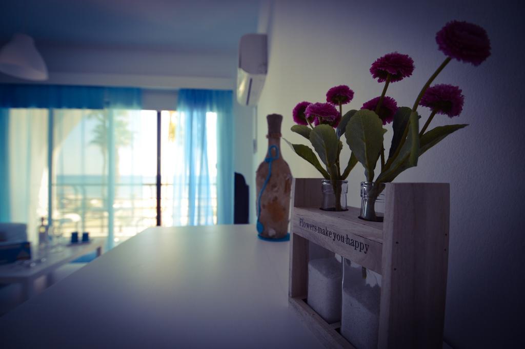 Krasas Beach Apartment Rentals Larnaca Room photo